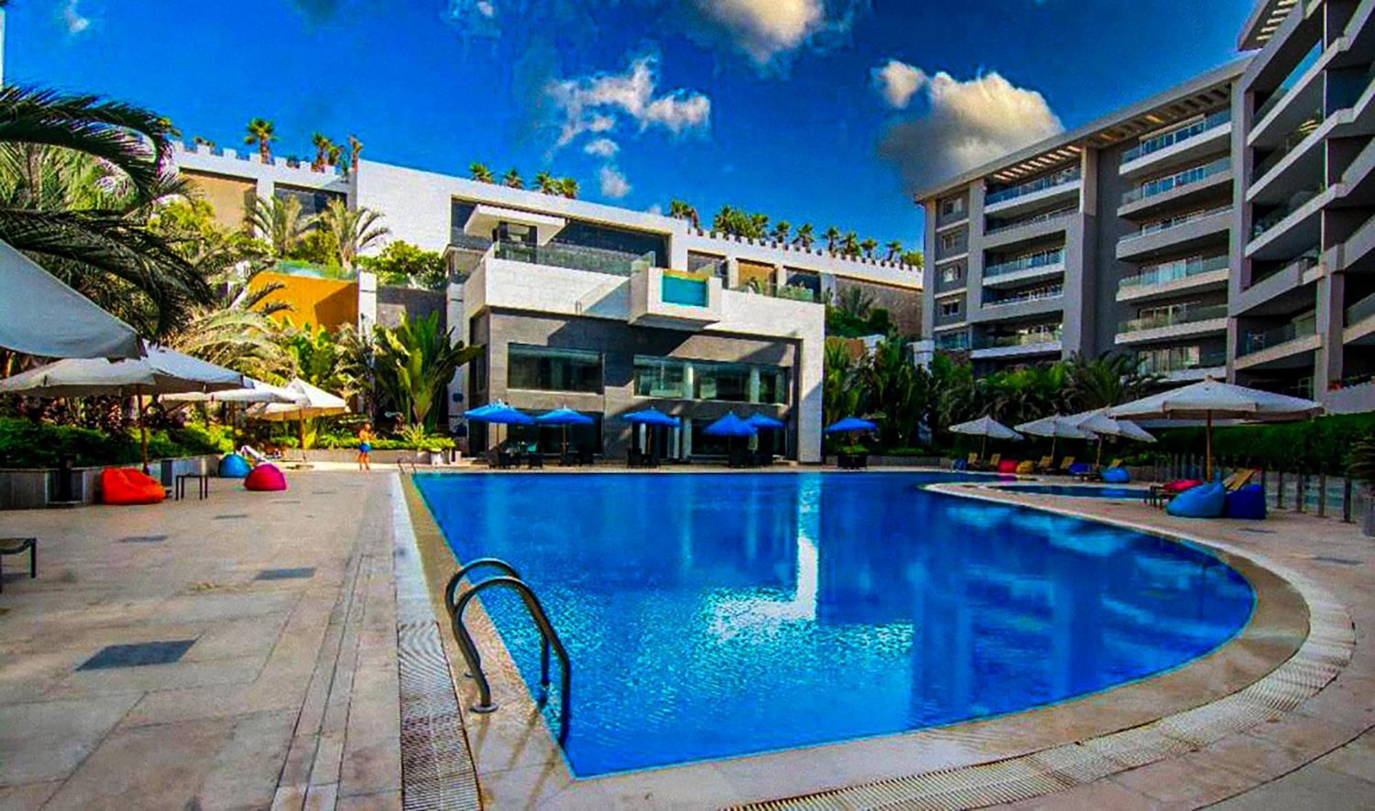 The Expert In Ocean Blue Near Airport Apartament