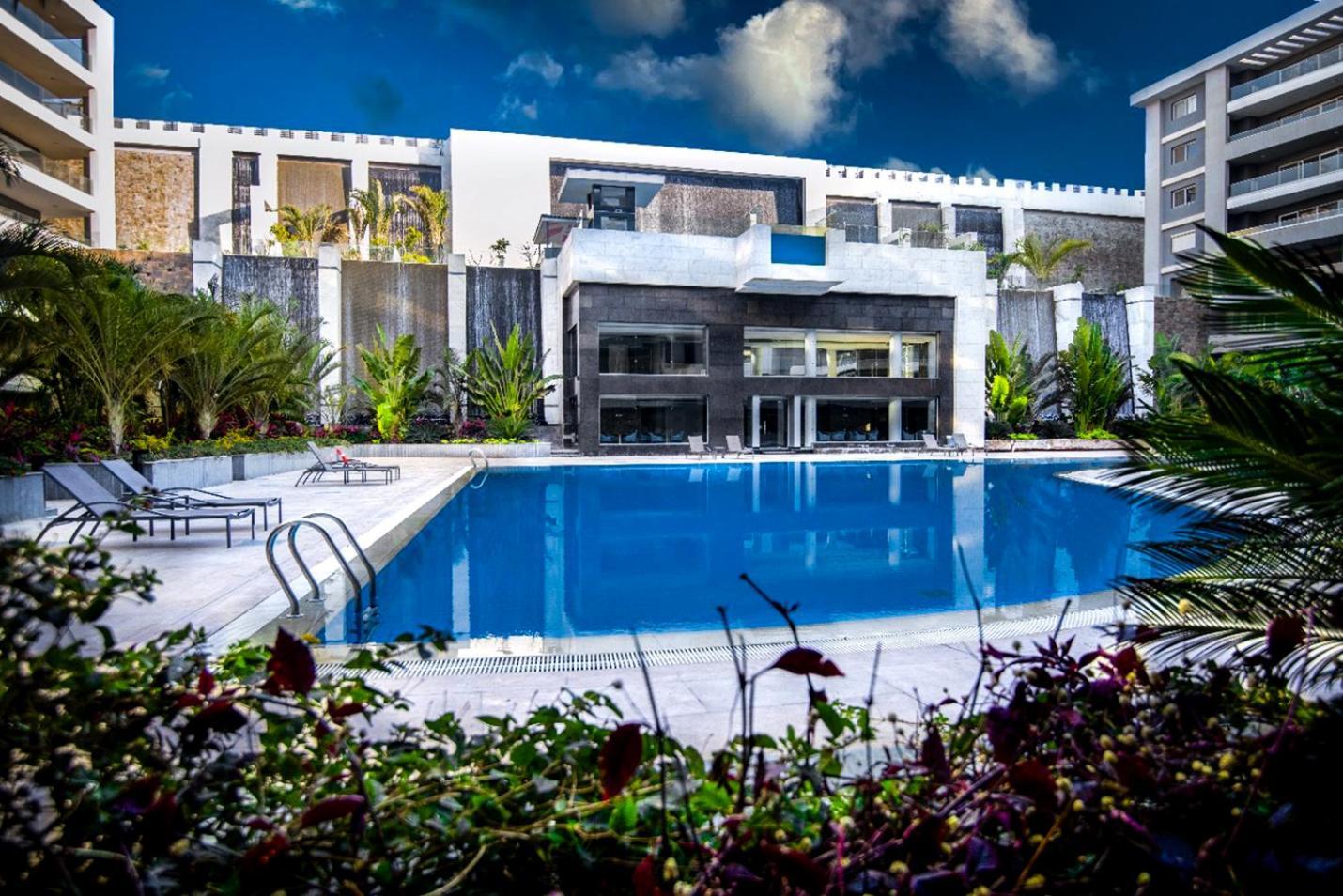 The Expert In Ocean Blue Near Airport Apartament Kair
