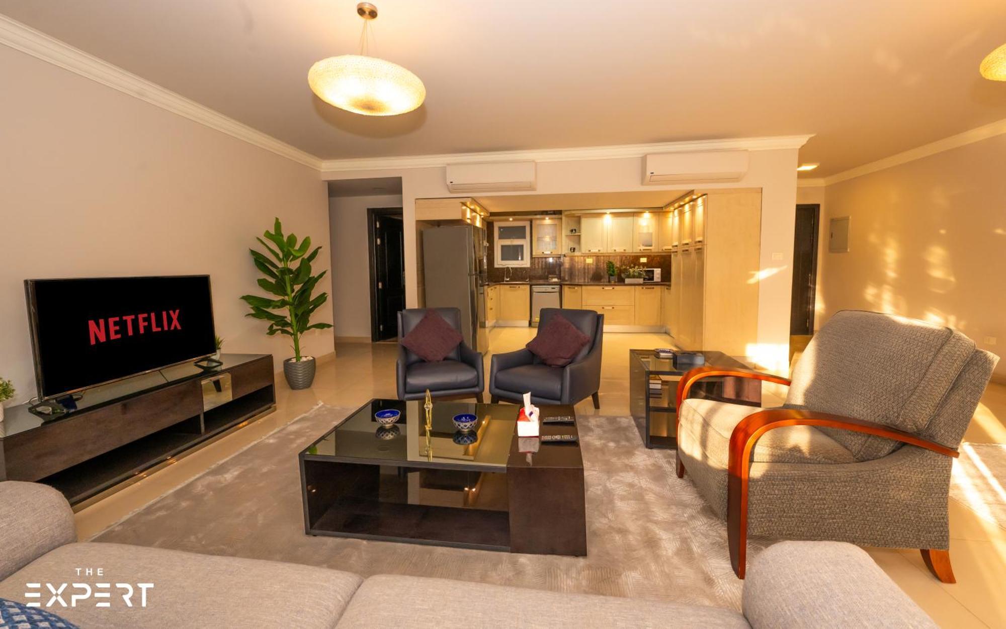 The Expert In Ocean Blue Near Airport Apartament Kair